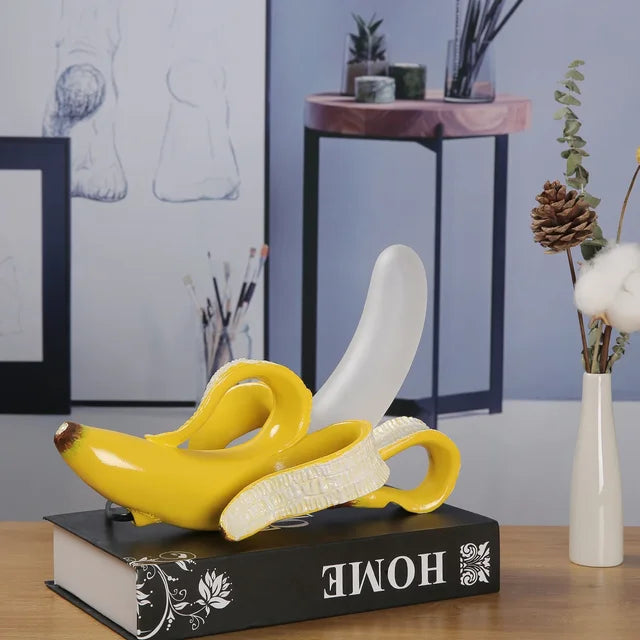 BowLift | Fashionable lamp in the shape of a banana providing fun lighting