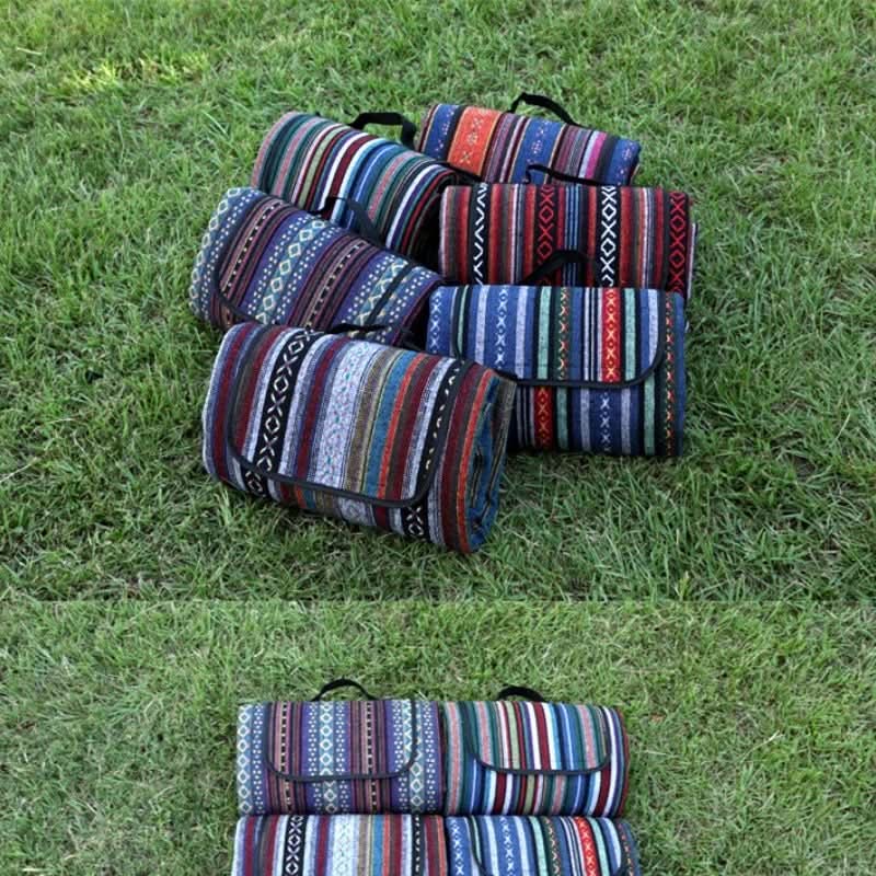 BowLift | Waterproof picnic blanket with ethnic design for camping & outings