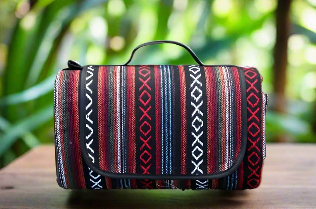 BowLift | Waterproof picnic blanket with ethnic design for camping & outings