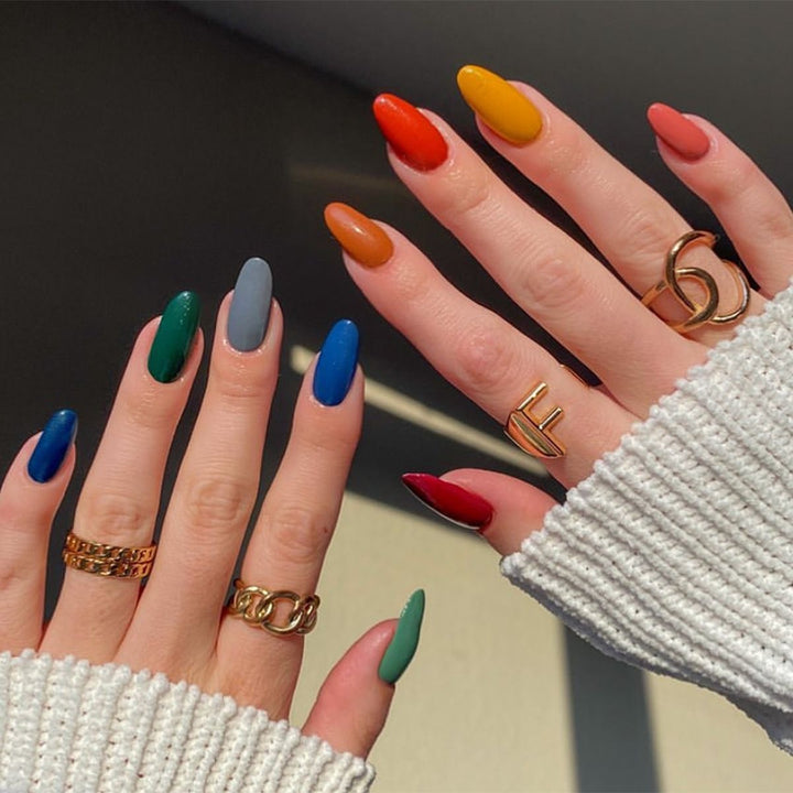 Acrylic nail set with luxurious color gradient and elegant lace accent Bowlift