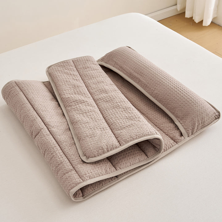 Breathable neck support with texture Bowlift