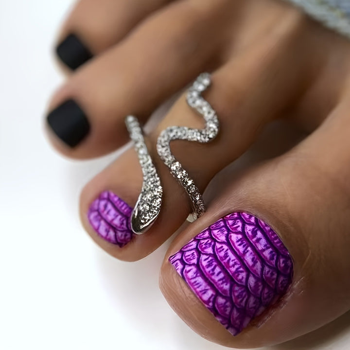 Artificial nails with glamorous snake pattern Bowlift