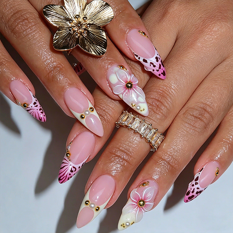 Artful nail set with floral accents Bowlift