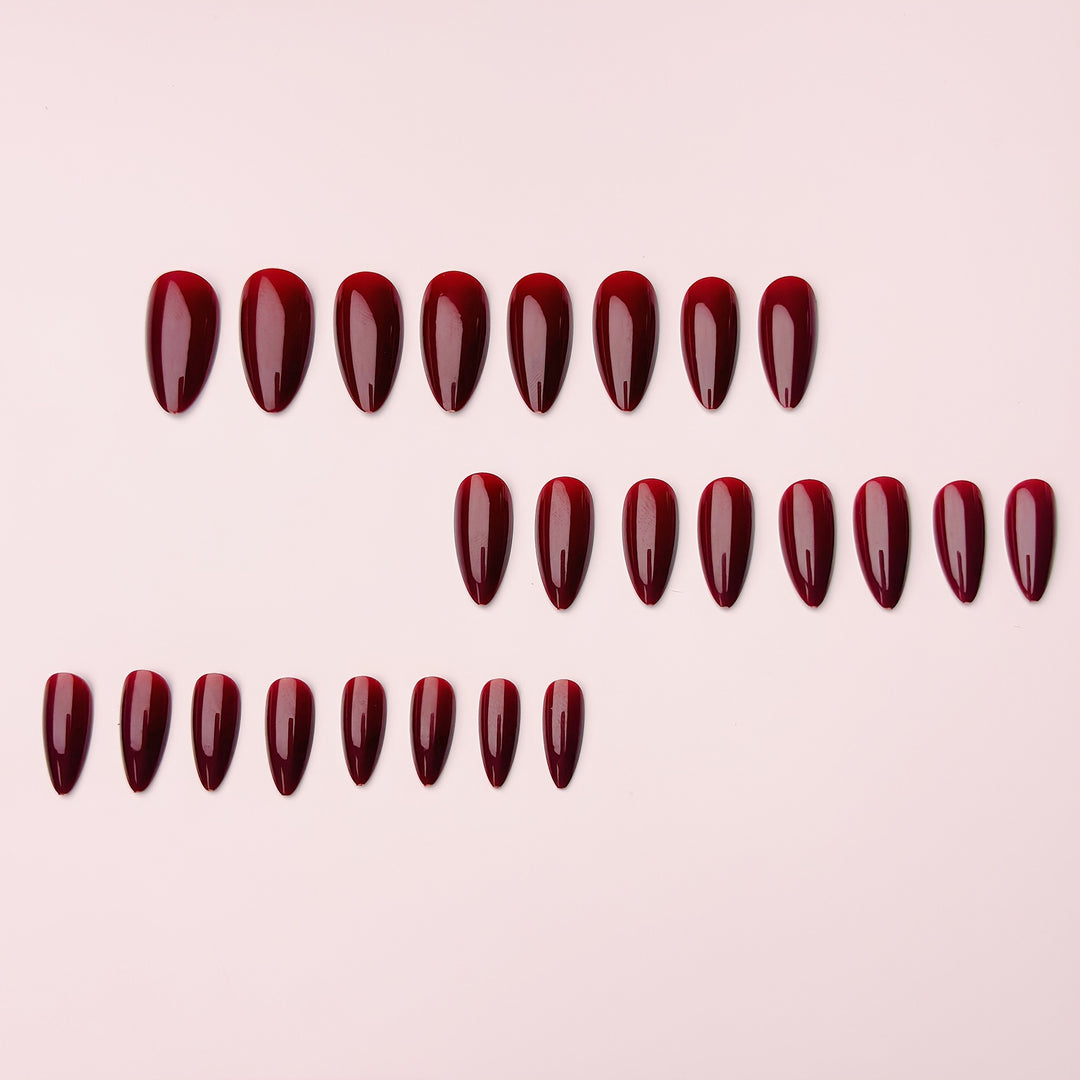 Artificial nails with shiny stiletto design Bowlift
