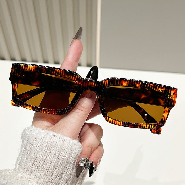 Ladies stylish sunglasses with textured frame Bowlift