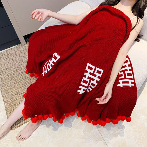 Snuggle blanket with decorative pompom fringes Bowlift