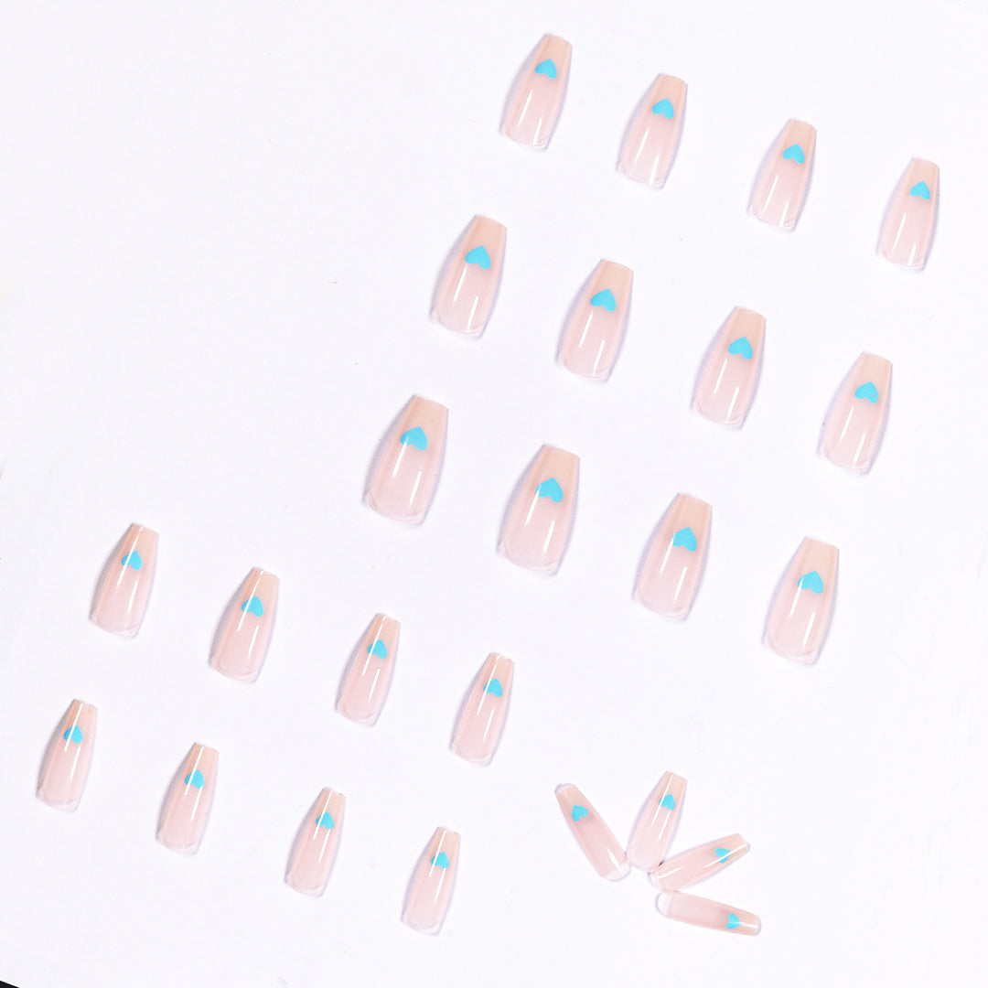 Artful nail art with heart motifs Bowlift