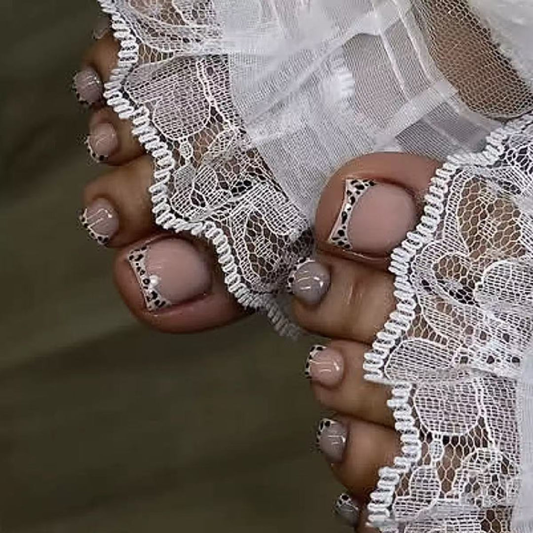 Nail art set with elegant tip decoration Bowlift