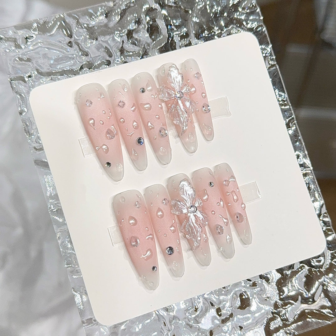 Glamorous artificial nails with sparkling accents Bowlift