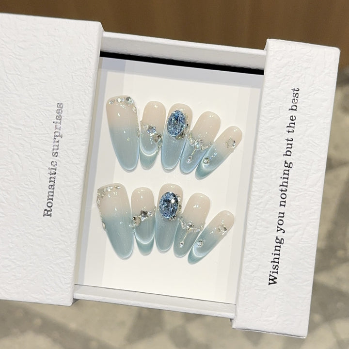 Nail set with Romantic Design and Glitter Elements Bowlift