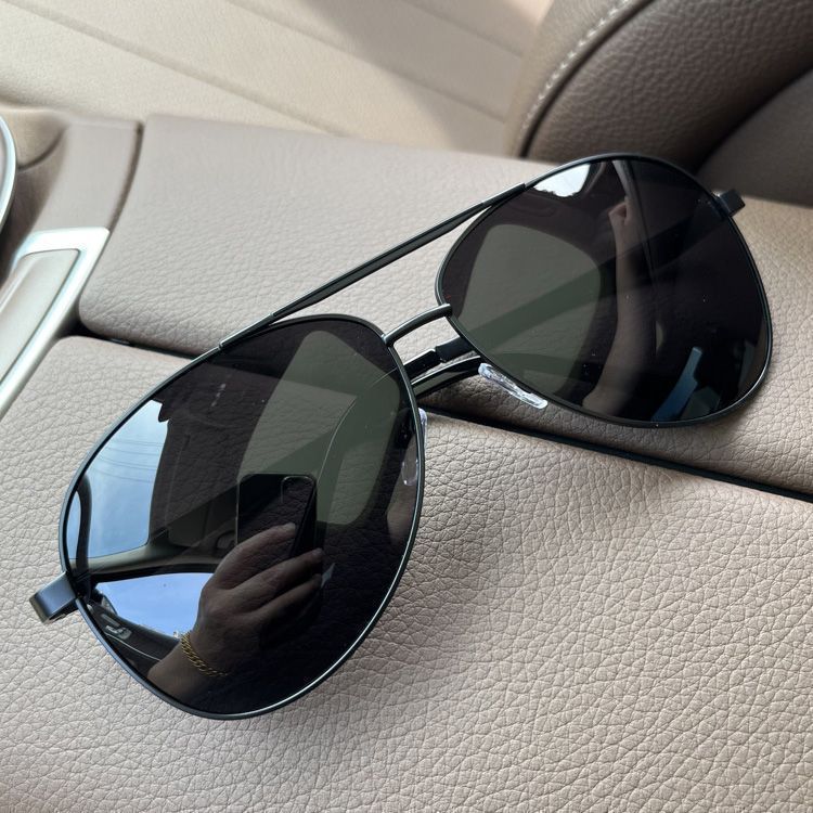 Stylish Aviator Sunglasses with Enhanced UV Protection Bowlift