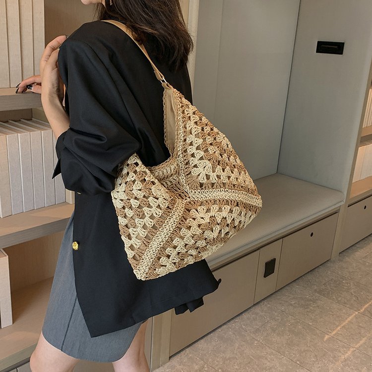 Handbag with Modern Macrame Structure Bowlift