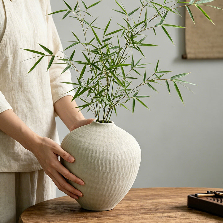 Decorative ceramic vase Bowlift