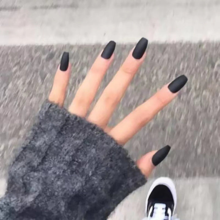 Frosted artificial nails in an elegant design Bowlift