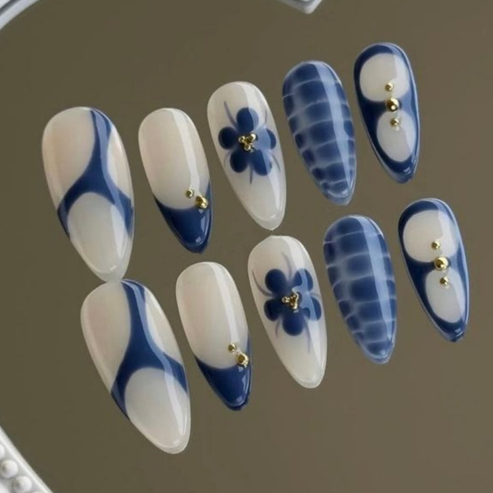 Artistic Floral and Star-Embellished Press-On Nail Set Bowlift
