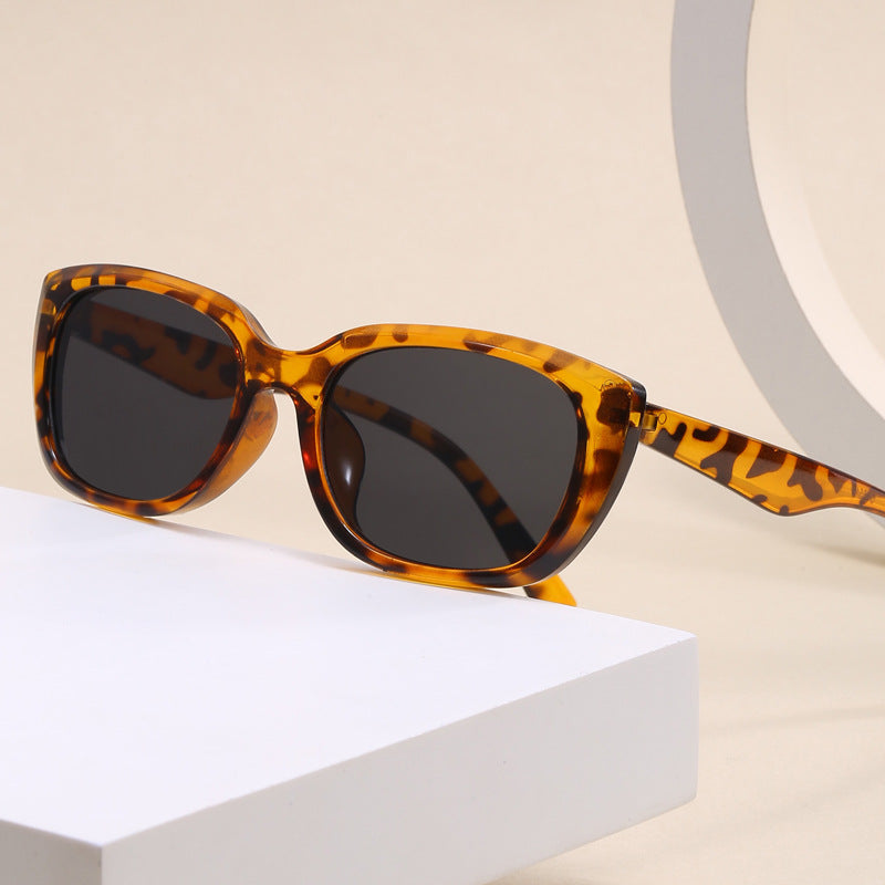 Women's trendy Cat-Eye sunglasses in minimalist design Bowlift