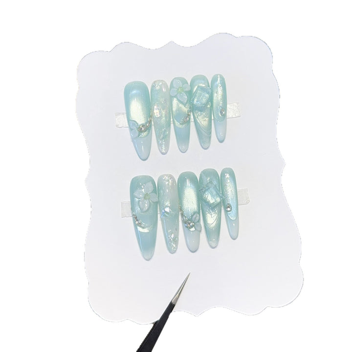 Artificial nails with floral designs and glitter effects Bowlift