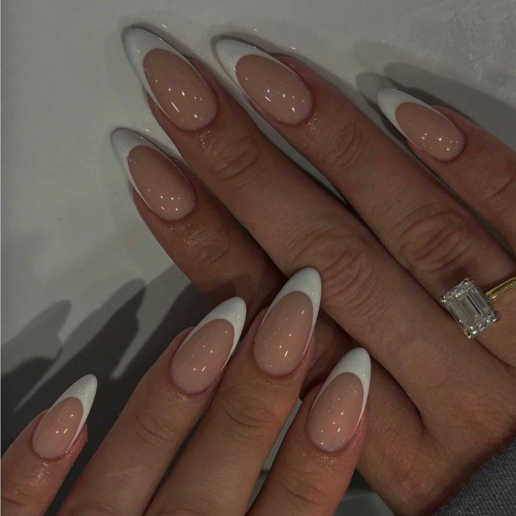 Artificial nail set with elegant French design and trendy accents Bowlift