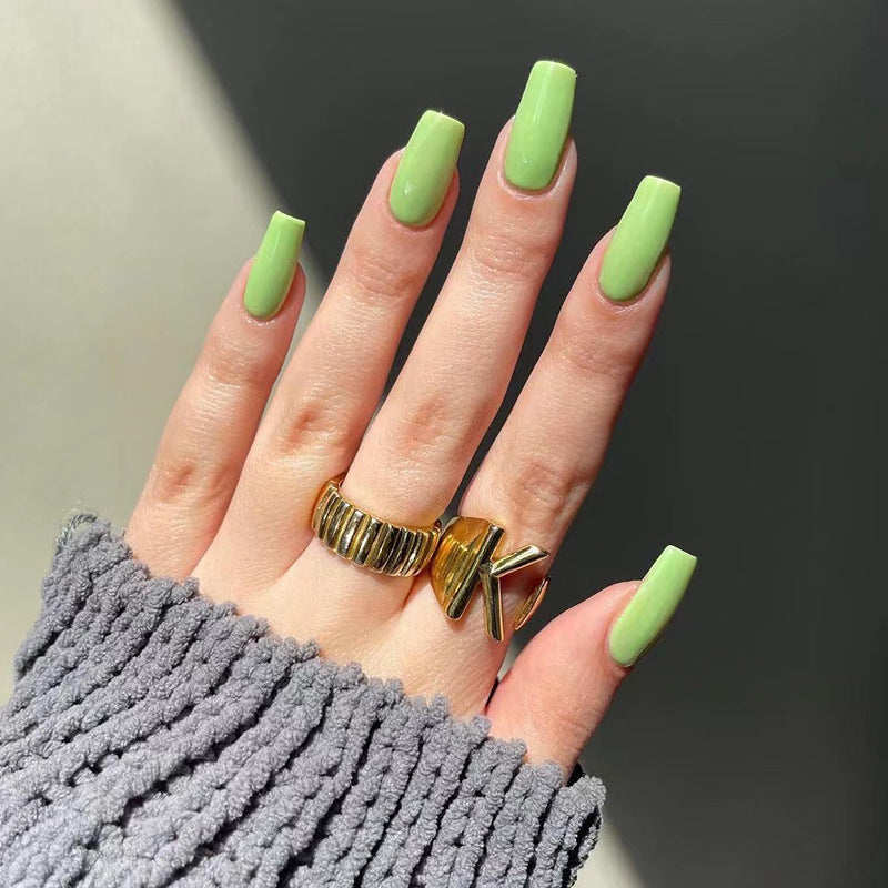 Stylish artificial nails in elegant gloss finish Bowlift