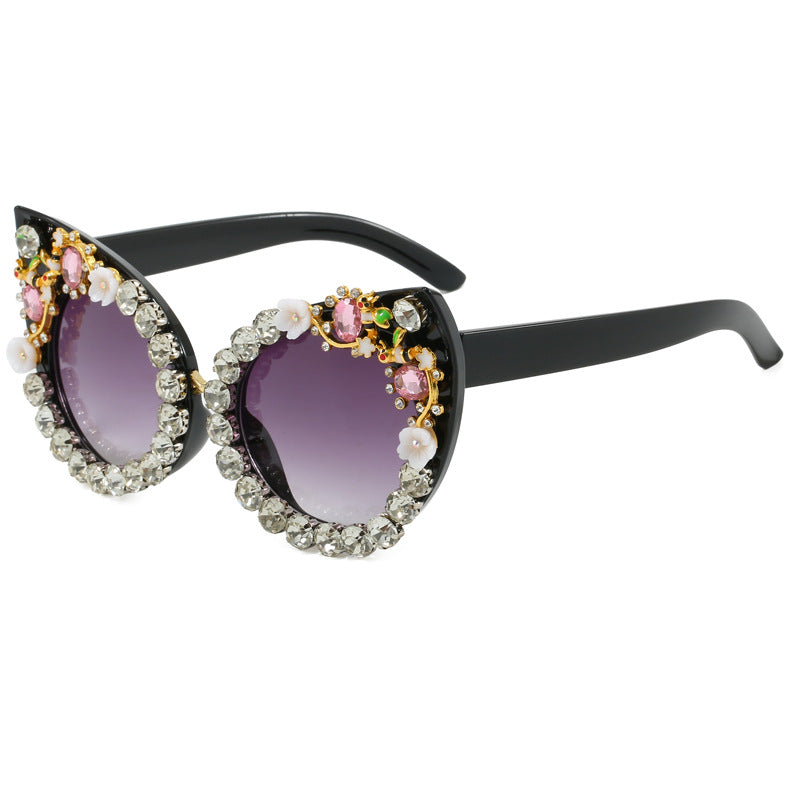 Women's Heart-shaped Sunglasses with Sparkling Accents Bowlift