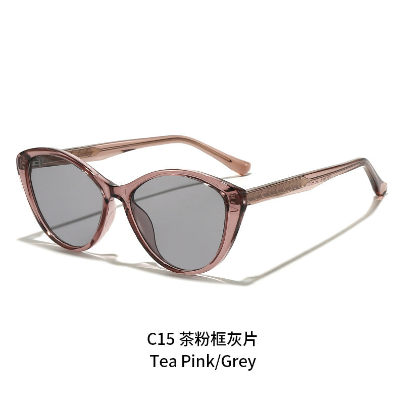 Ladies trendy sunglasses in modern cat-eye style Bowlift