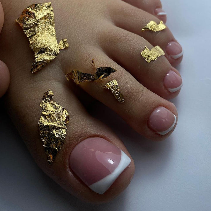 Artful toenail decoration with elegant gold accent Bowlift