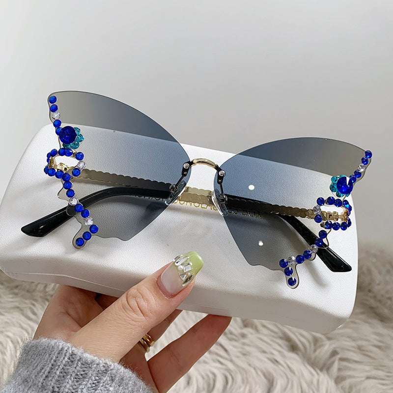 Ladies extravagantly designed sunglasses Bowlift