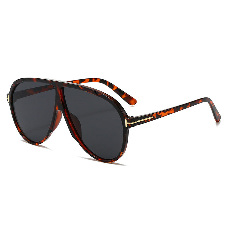 Women's large sunglasses with modern design and protective lenses Bowlift
