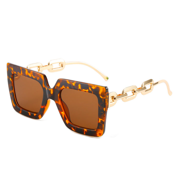 Women Cat-Eye Sunglasses with Luxurious Design and Chain Frame Bowlift