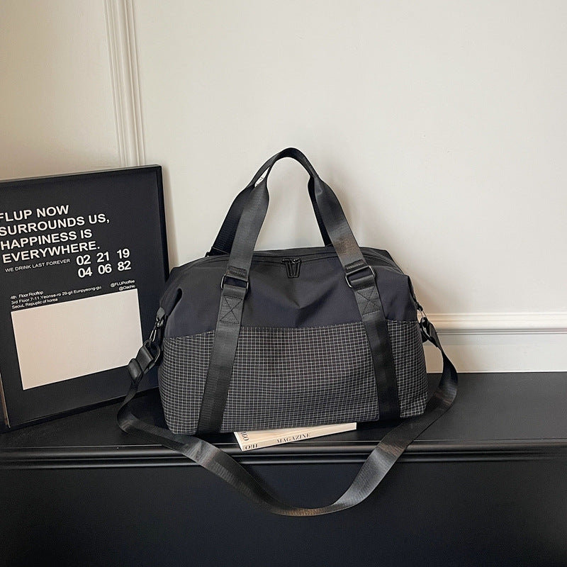 Versatile sports and travel bag with breathable material and robust design Bowlift