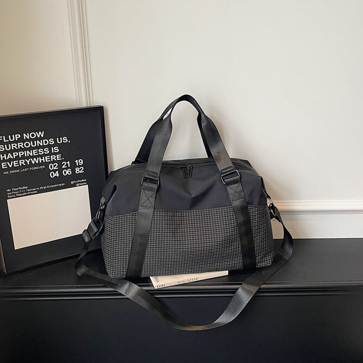 Versatile sports and travel bag with breathable material and robust design Bowlift