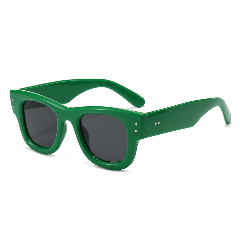 Retro-Influenced Bold Frame Sunglasses Bowlift