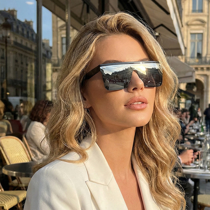Women's Sporty Oversized Sunglasses with Modern Frame Bowlift