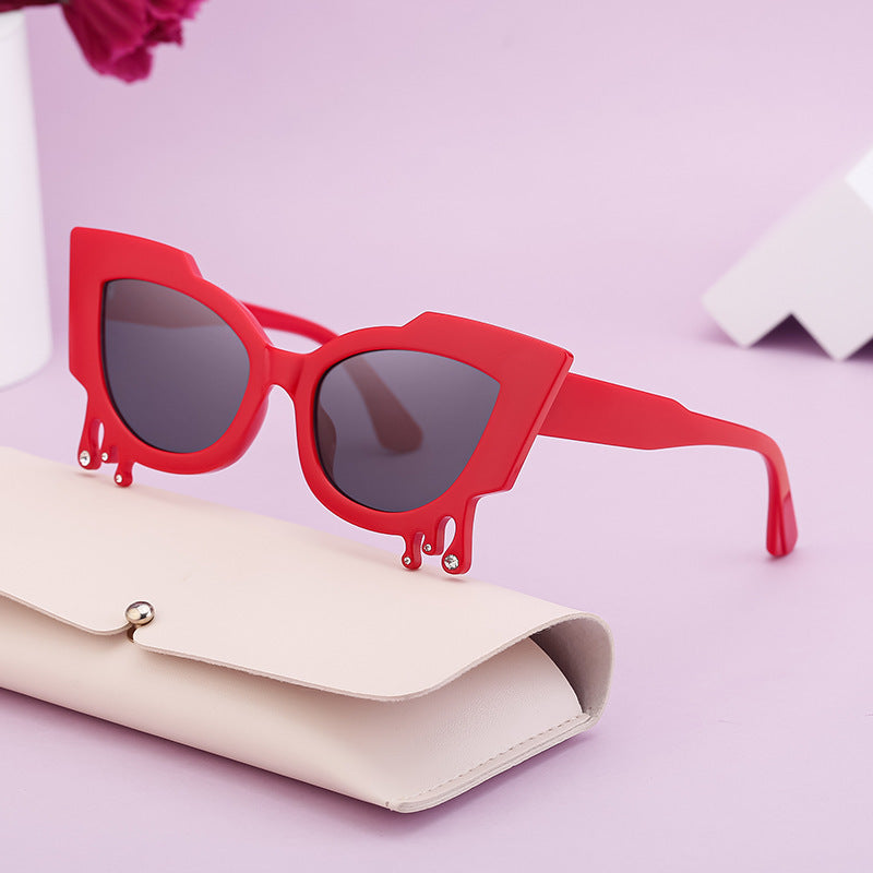 Women Exclusive Cat Eyes Sunglasses with Artistic Details Bowlift