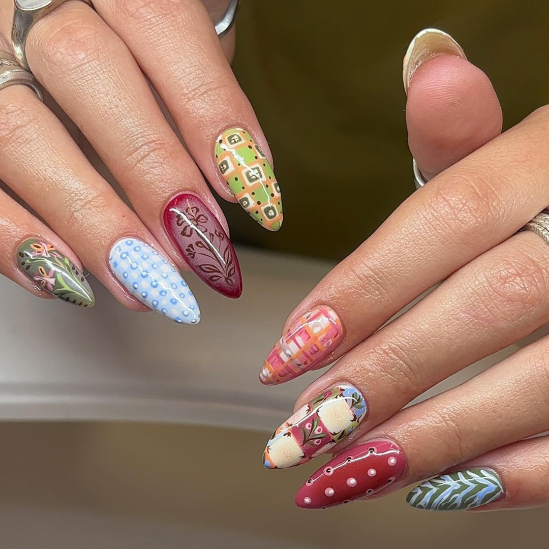 Artificial nails in elegant geometric design Bowlift