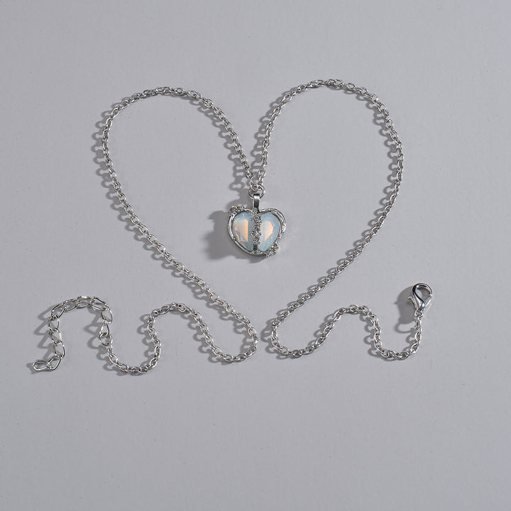 Heart pendant necklace with sparkling accents Bowlift