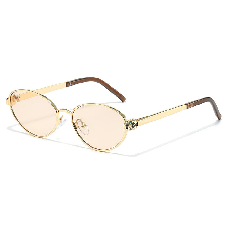 Chic Cat-Eye Sunglasses with Luxurious Gold Accents Bowlift