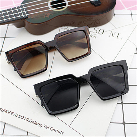 Women's oversized sunglasses in trendy corner design Bowlift