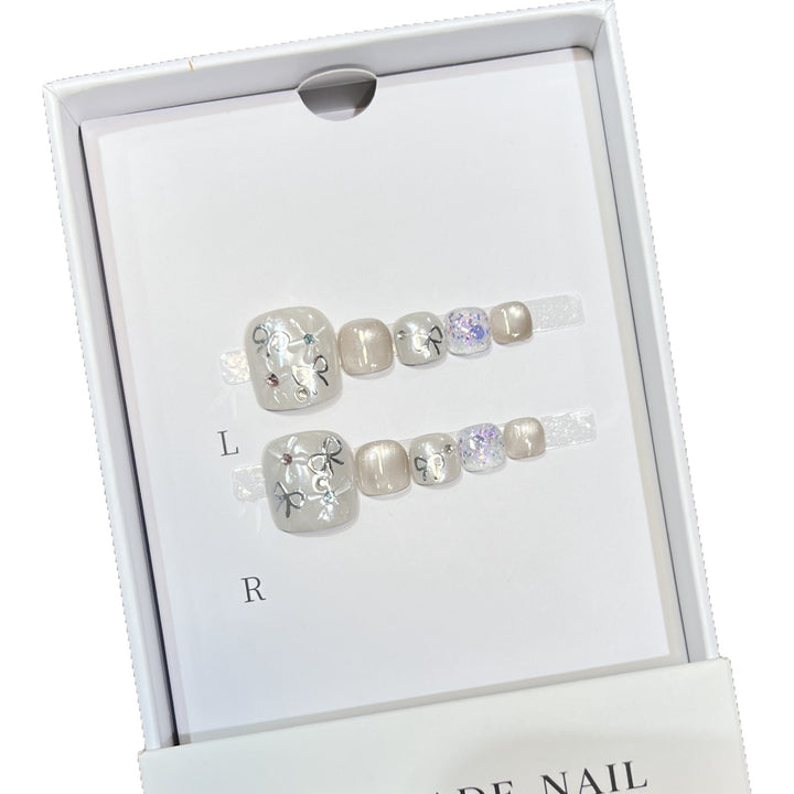 Artistic Press-On Nail Set with Glitter and Floral Design Bowlift