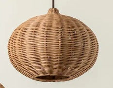 Handmade pendant light made of braided rattan Bowlift
