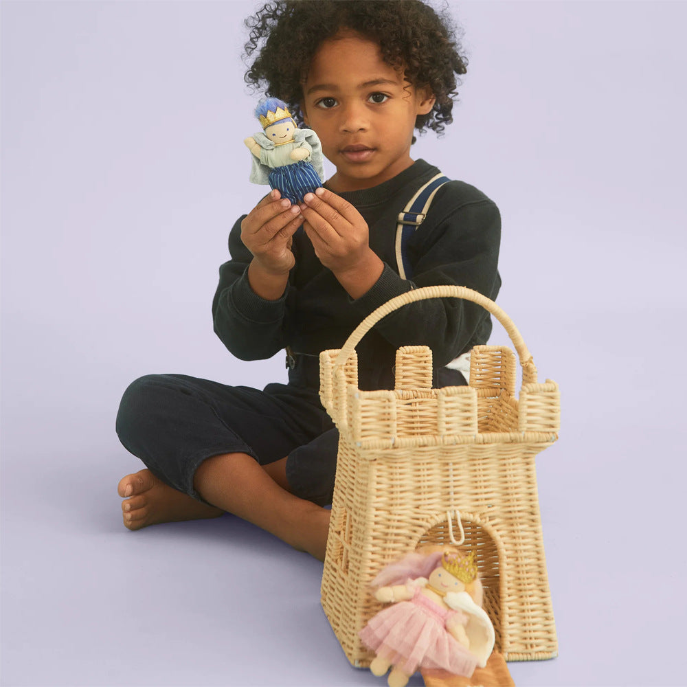 Playful basket in castle design Bowlift