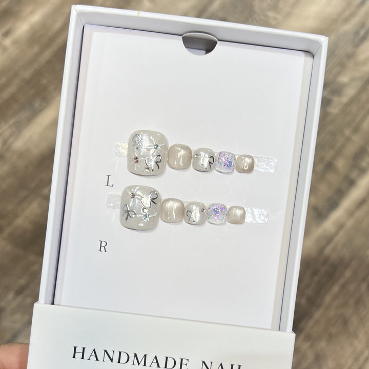Artistic Press-On Nail Set with Glitter and Floral Design Bowlift