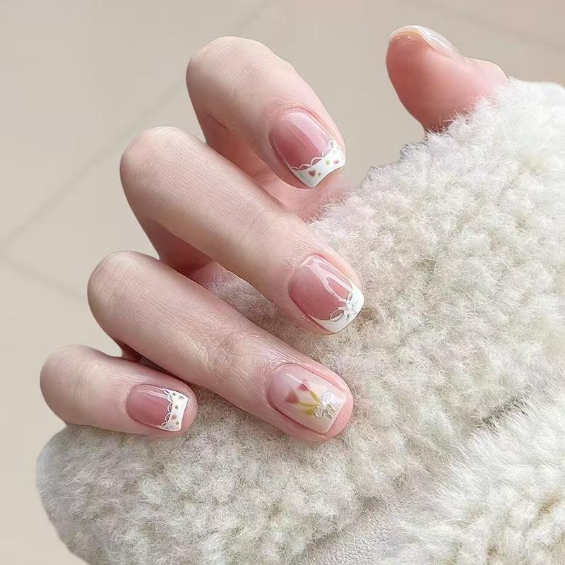 Floral-Themed Press-On Nail Set Bowlift