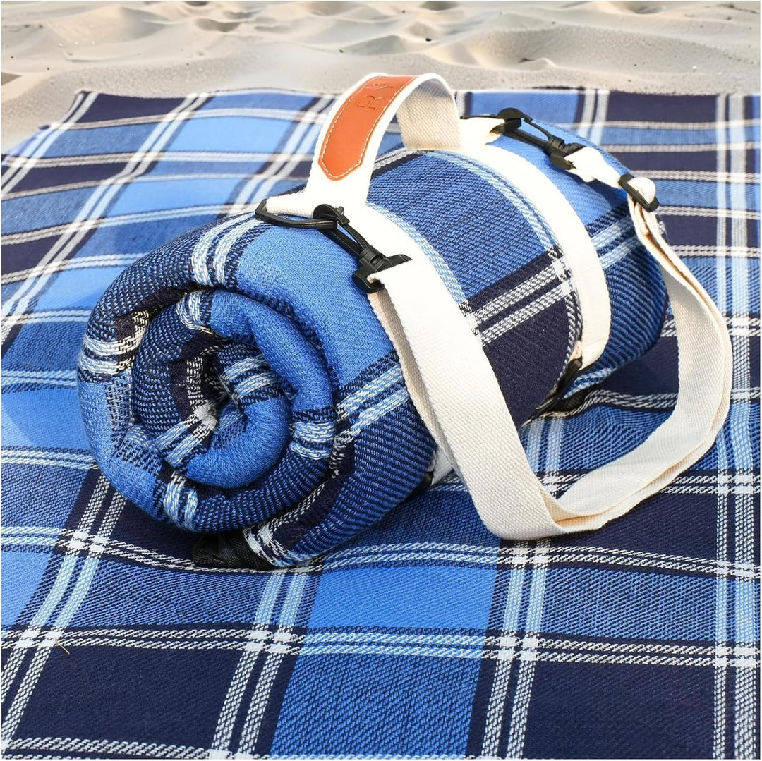 Unisex practical picnic blanket with carrying handle and water-repellent surface Bowlift