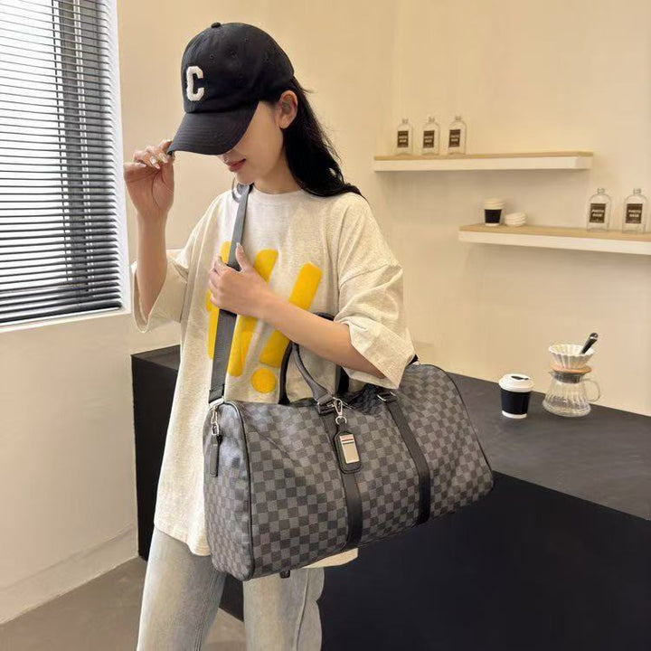 Elegant Travel Bag made of high-quality synthetic leather Bowlift
