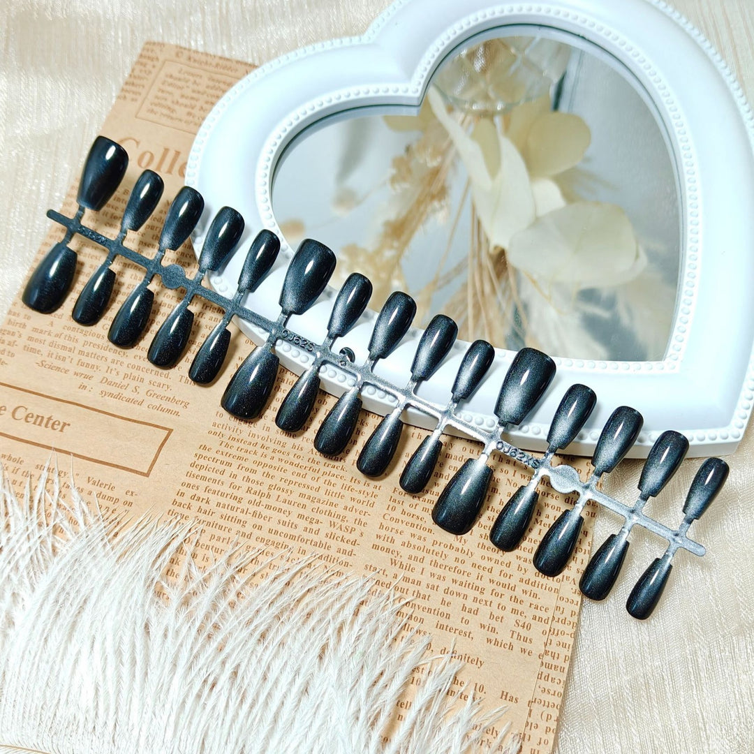 Shiny artificial nails with shimmering finish Bowlift