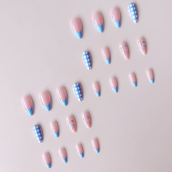 Artificial nail set with floral and checkered design Bowlift
