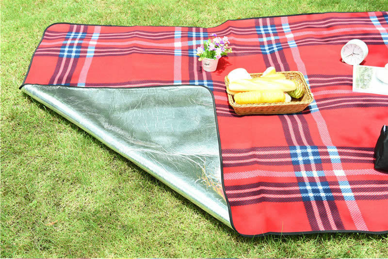 Ladies practical outdoor picnic blanket Bowlift