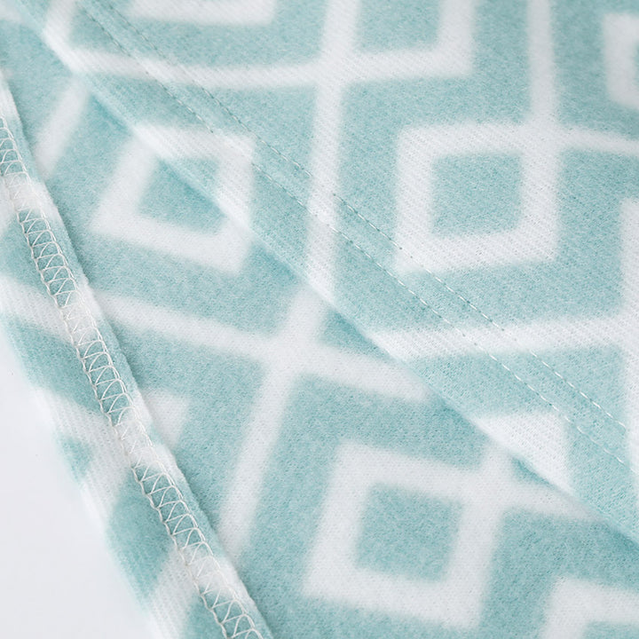 Women Patterned and Soft Plush Blanket Bowlift