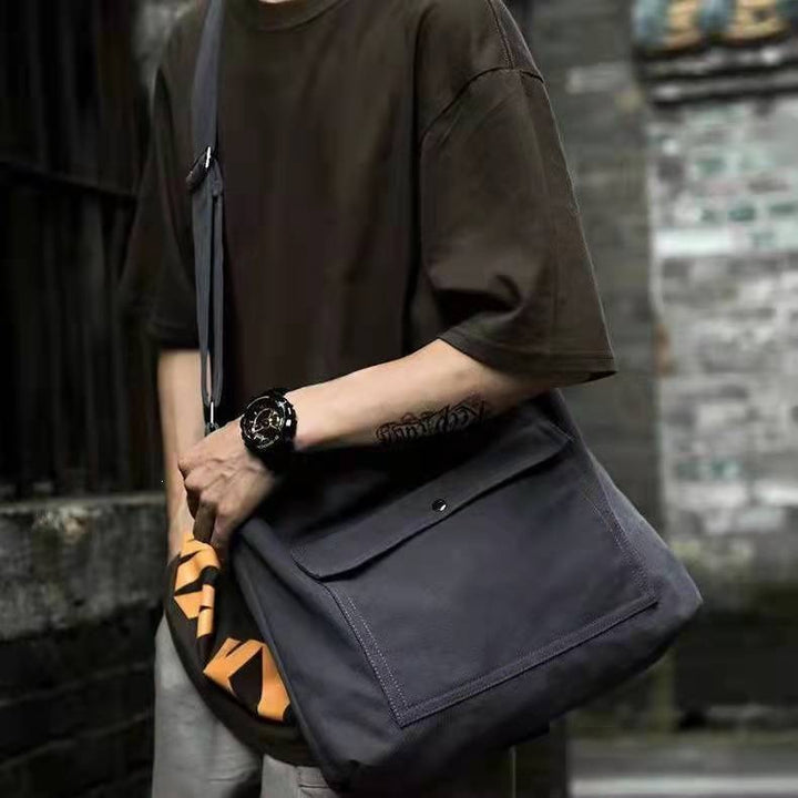 Shoulder bag in modern design with practical organizer Bowlift